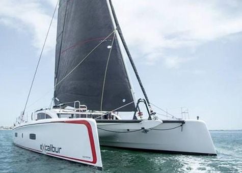 Outremer hull stripes detail